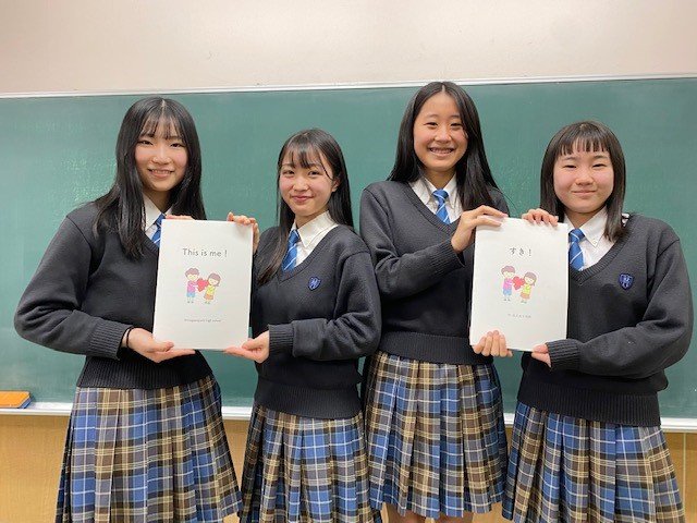 品川女子学院高等部２年生（左から）永井文佳さん、川音舞羽さん、上田瑶桜さん、浦島ちはるさん