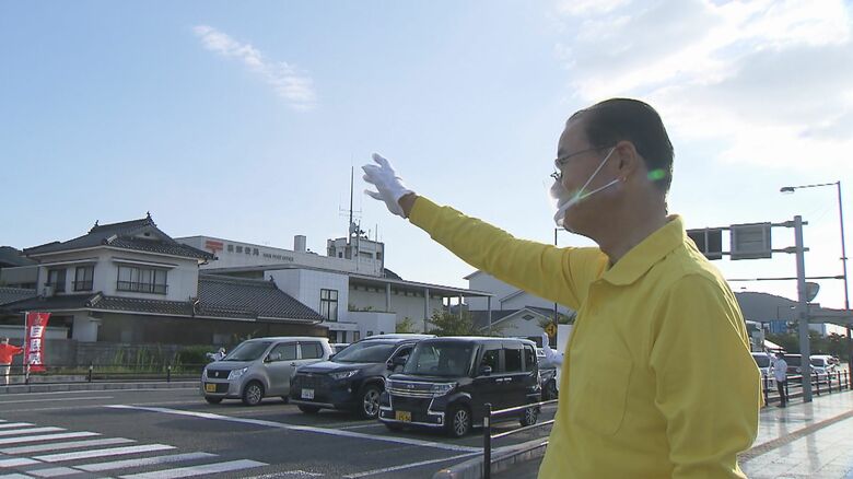 「つじ立ち」で有権者にアピールする