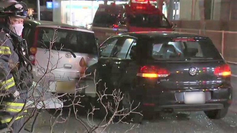 目の前で事故を目撃した娘　母親の靴を抱きしめていた