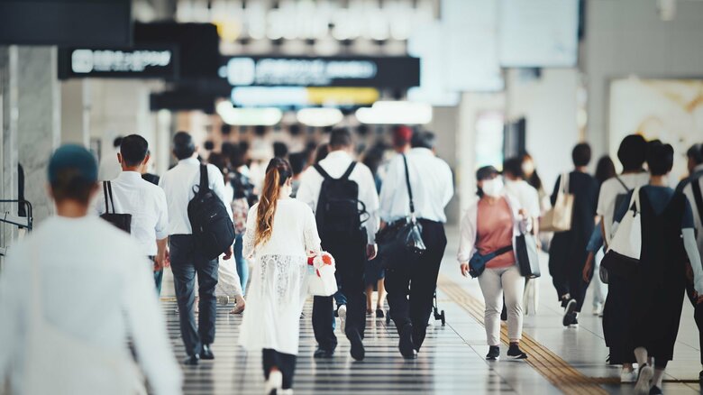 周りの流れに乗って歩いてみよう（画像はイメージ）