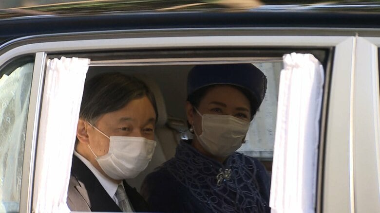 仙洞御所に入られる両陛下