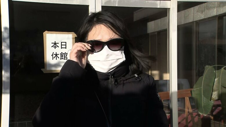 取材に応じるホテル運営会社社長　26日