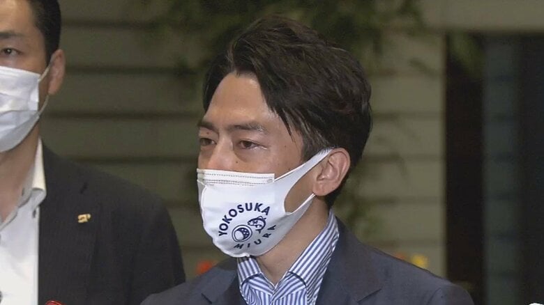 菅首相と会った後、悔しさを滲ませる小泉環境相