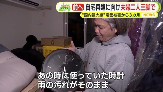 時計を手に取る和馬さん