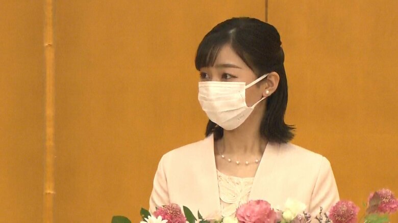 佳子さまは、「日本乳癌学会」の式典に、淡いピンクの装いで出席された。