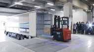 物流の自動化へ　“無人荷積み”実証実験　国交省が推進するインフラ構想の一環