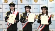 アイドルグループ「≠ME」メンバーが一日警察署長…ロマンス詐欺などへの注意呼び掛け　警視庁神田警察署