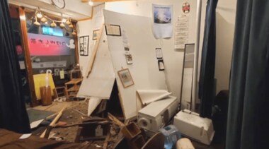 「2秒早かったら命をなくしていた」年末接客中の店に突然車が… 店のオーナーが語る恐怖の瞬間