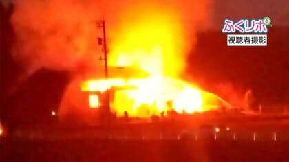 福井市小羽町で作業小屋が燃える火事　消火活動が続く　（午後6時45分現在）