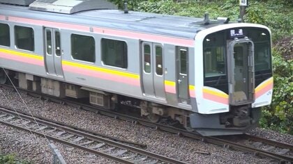 電車のドアが開かない!? 運転士がドアを開けるのを失念…約30人が乗車できず約1時間後の電車に