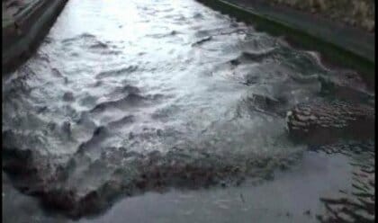 トンガ海底噴火で津波警報　気象庁予想より早まった津波　「長崎湾の『あびき』と同じメカニズム」