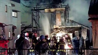 【続報】富山市西長江の火災は約3時間50分後に鎮火　住民が顔に軽い火傷　少なくとも2棟が焼ける