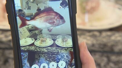 寿司ネタの魚が泳ぐ!?スマホをかざして… エンタメ系回転寿司店の「デジタル水族館」が人気【愛知発】