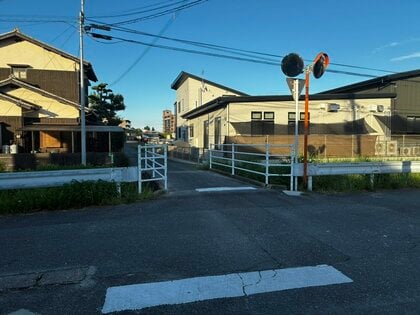 「中学生くらい」との情報も　自転車と軽自動車が交差点で衝突　自転車の女性が意識不明で搬送　福岡・糸島市