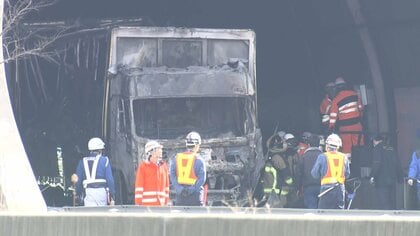「そんなにスピード出していない」新名神高速6人死亡事故　逮捕のトラック運転手が新供述　6人は身元不明のまま