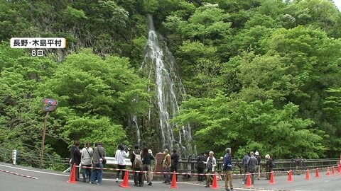 “幻の滝”「樽滝」出現の瞬間　撮影できるのは年に1度　実は神社の祭りにあわせ5月8日に毎年放水　長野