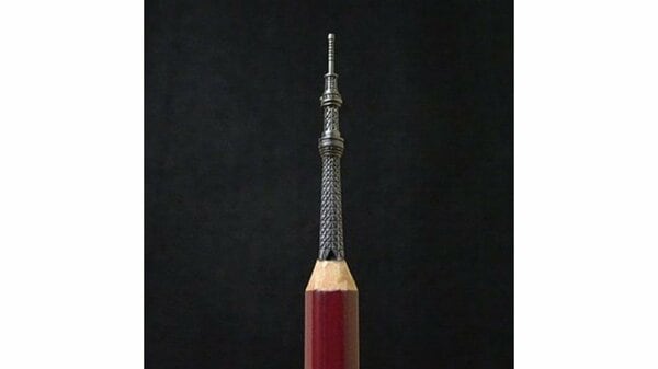 鉛筆の芯で作った 東京スカイツリー が繊細すぎる 27時間かけた彫刻のコツを聞いた