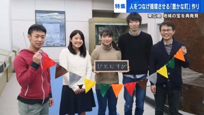 山田芳雅さん(右端)