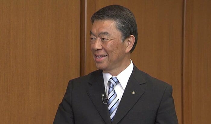 生出演で質問に答えた村井知事
