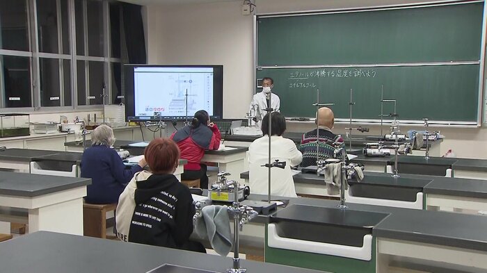授業を受ける生徒たち