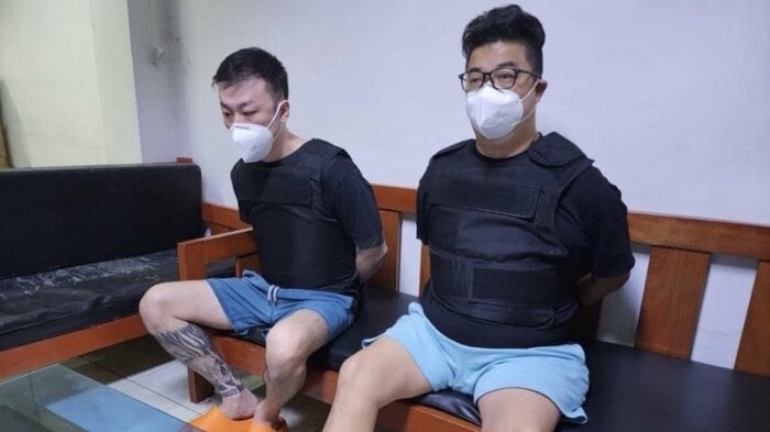 “ルフィ”グループの今村磨人容疑者(右)と藤田聖也容疑者(左)(フィリピン・2023年2月)