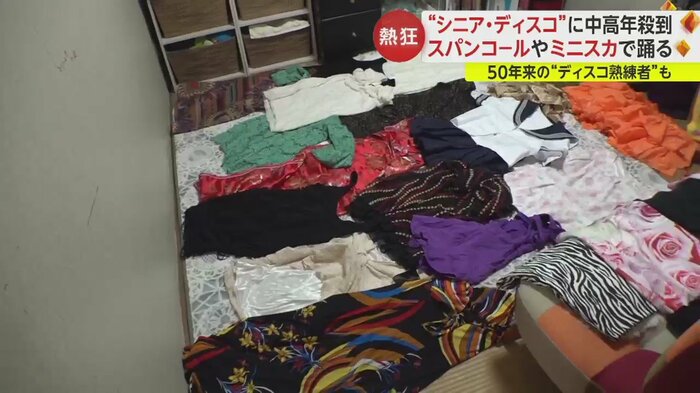 部屋を埋め尽くすほどの衣装