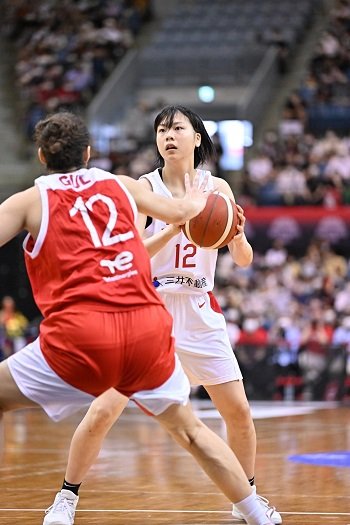 現役大学生の朝比奈あずさ選手(C)JBA