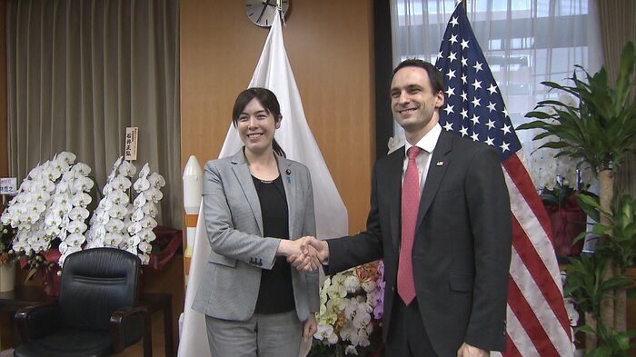 小野田経済安保相とクラツィオス局長（2025年10月）