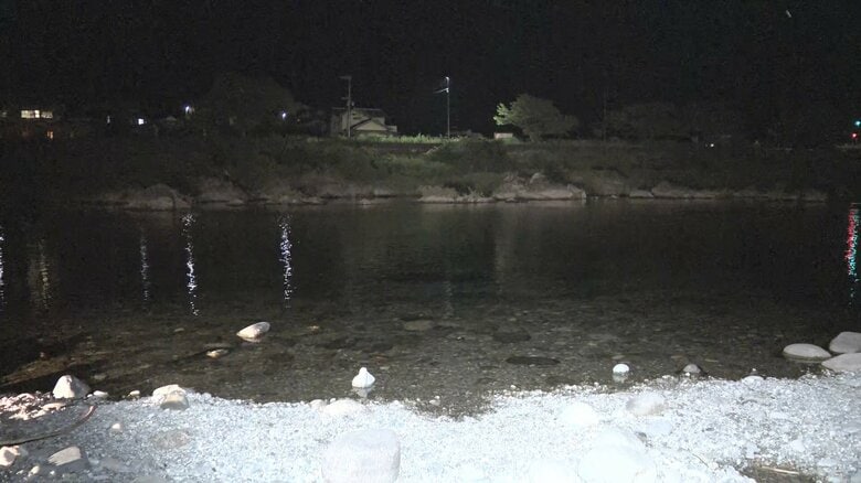 向こう岸へ泳ぐ途中に…川で20代の男性2人が溺れ1人が死亡 中学校の同級生ら計4人で遊びに｜FNNプライムオンライン