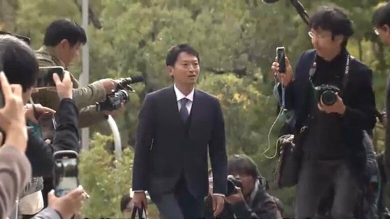 「生まれ変わる」斎藤元彦知事が初登庁で歓迎の声　4年任期スタートに意気込み「なによりも謙虚な気持ちで」百条委員会メンバーの辞職発表も｜FNNプライムオンライン