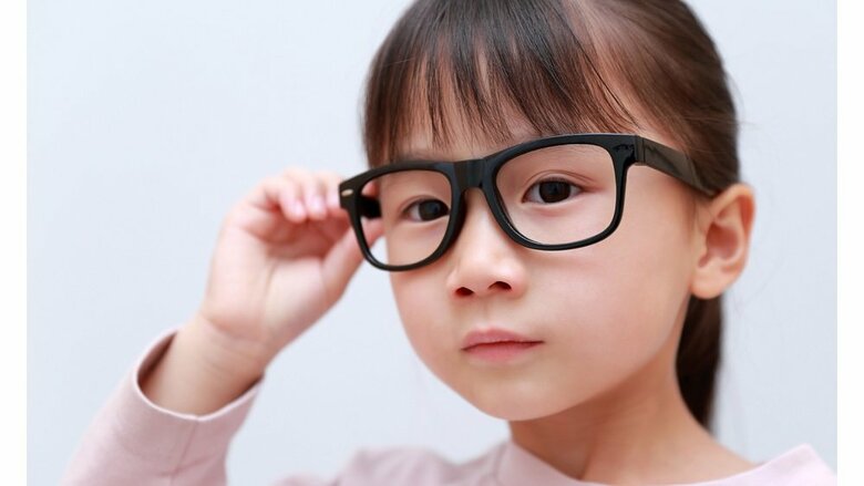 小学生で視力が悪いのは珍しくない？3人に1人が1.0未満に…ロート製薬に日常生活でできる対策を聞いた｜FNNプライムオンライン