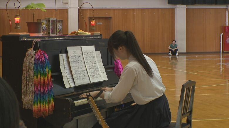 “被爆ピアノ”が奏でる平和の音色 原爆投下された広島で奇跡的に焼け残ったピアノ…被爆2世の調律師とともに全国回る「平和の種まきを」新潟｜FNNプライムオンライン