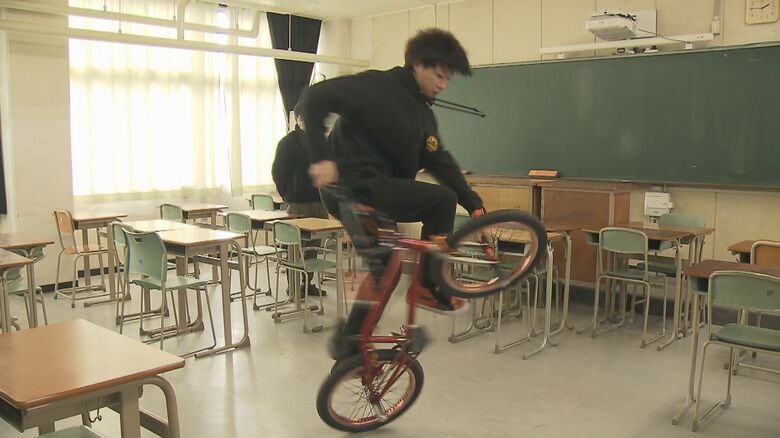 「BMXが好き」全てはその気持ちから　『BMX』プロ選手・YUYAが高校で講師　10カ所骨折しても続ける　伝えたのはBMXの魅力と「あきらめない気持ち」｜FNNプライムオンライン