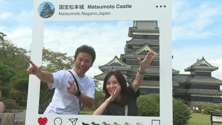 松本城の天守の待ち時間「最大3時間20分」　シルバーウィーク5日間の来場者は約2万人　台風の影響少なく「予想を上回る人出」　長野・松本市｜FNNプライムオンライン