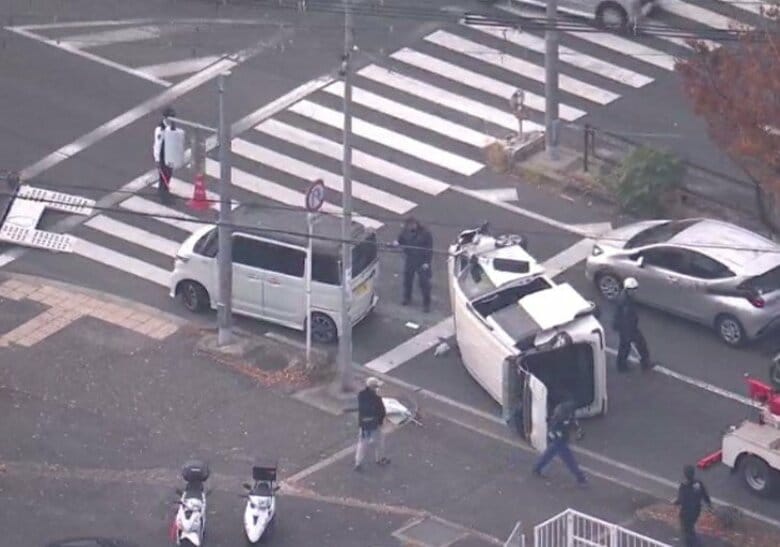 【速報】富田林市　”大阪外環状線”で多重事故　7人けが　信号待ちの車列に乗用車に突っ込み横転｜FNNプライムオンライン