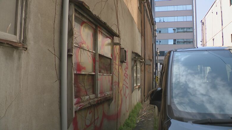 新潟市中央区のビルに落書き