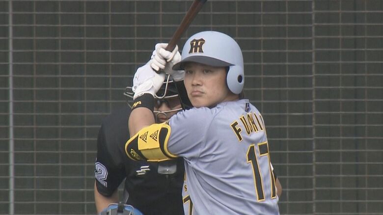 今年から阪神に移籍した、元女房役・伏見寅威選手（35）