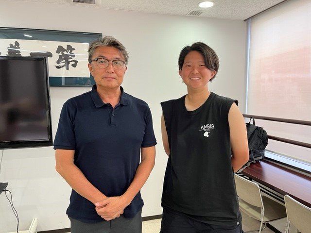 久住呂さんが目指す学びの場はまさにインクルーシブだ（左は筆者）