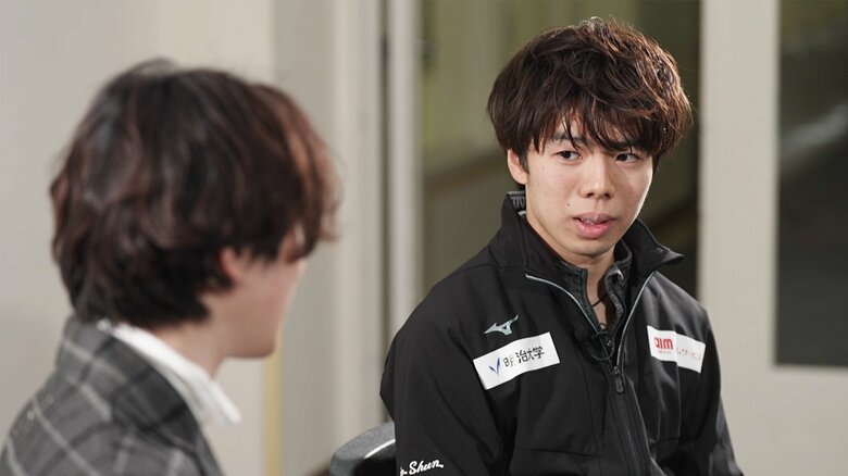 宇野のアドバイスを受け自信を得る佐藤