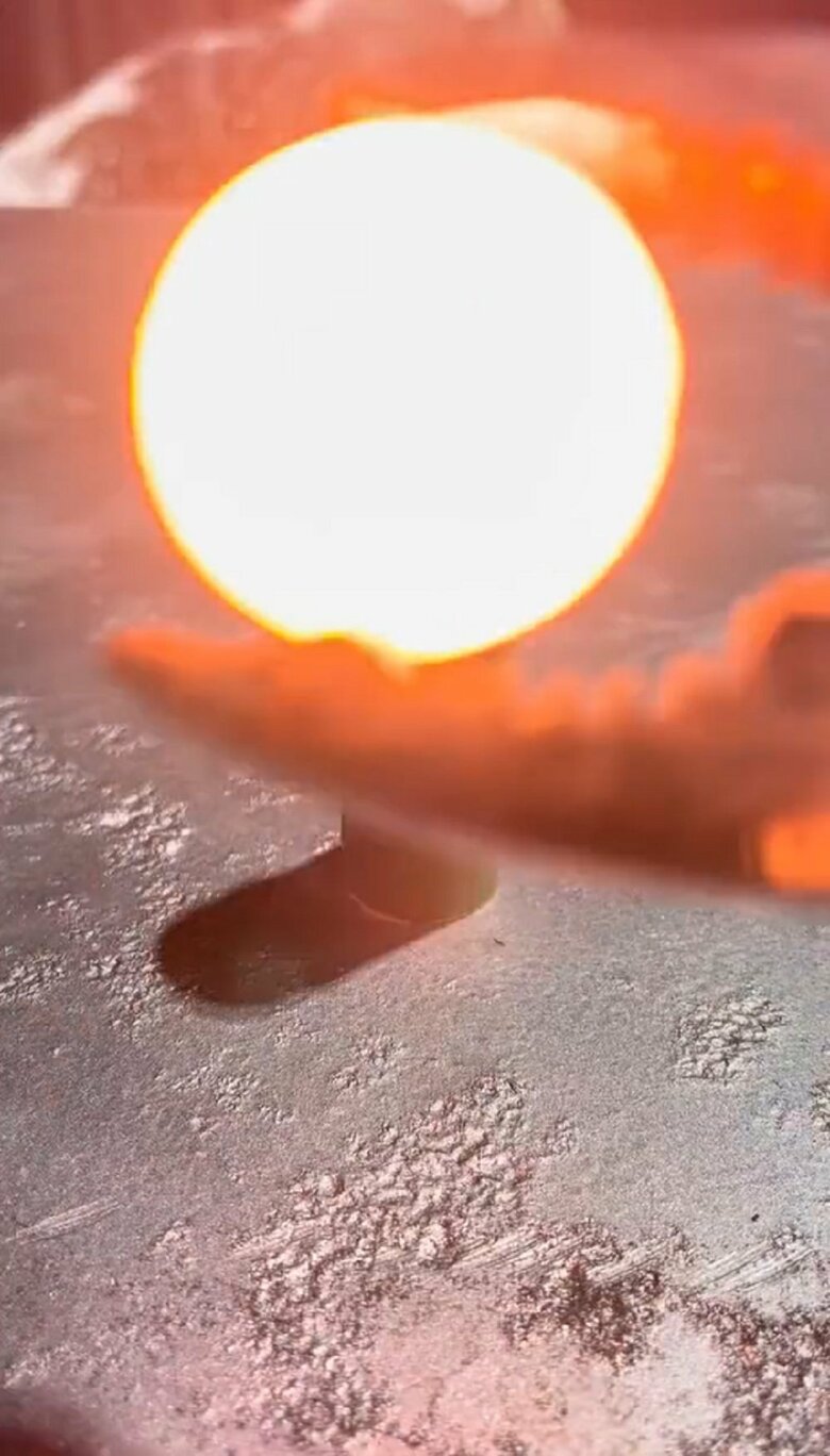 1000℃に熱せられた鉄球
