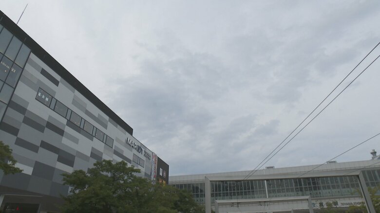 富山駅前（26日午後5時頃）