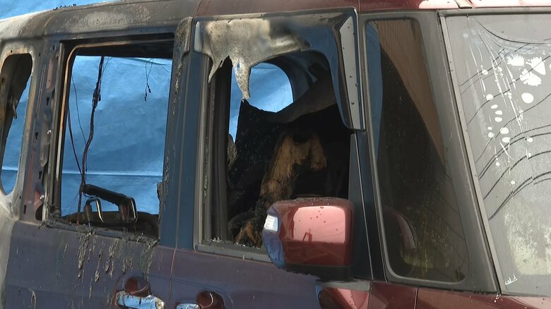 止めていた車も黒焦げに