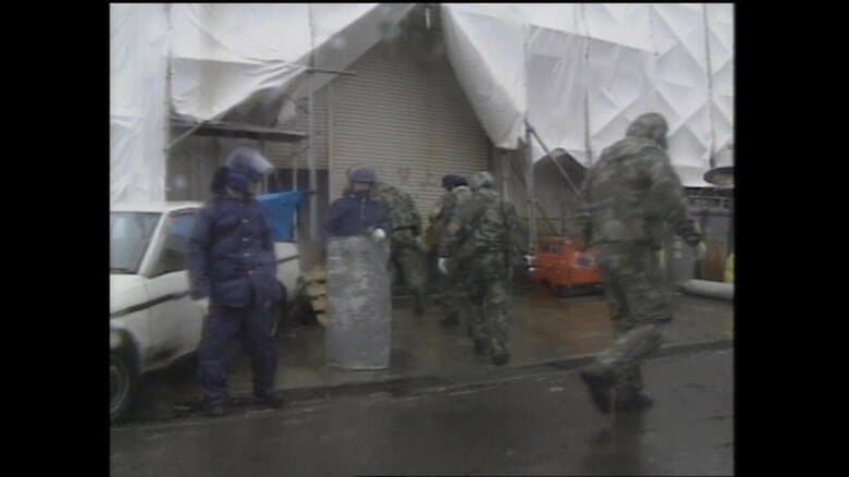 上九一色村のオウム教団施設の第7サティアン（1995年）