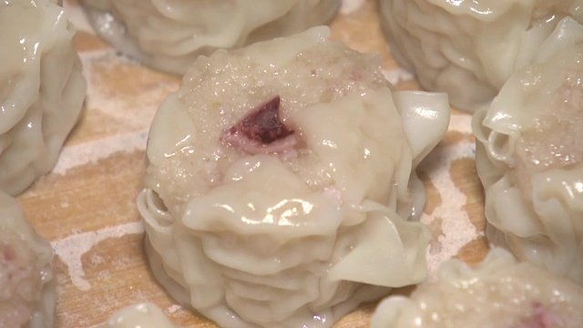 タコシウマイ 1242円（8個入・冷凍）