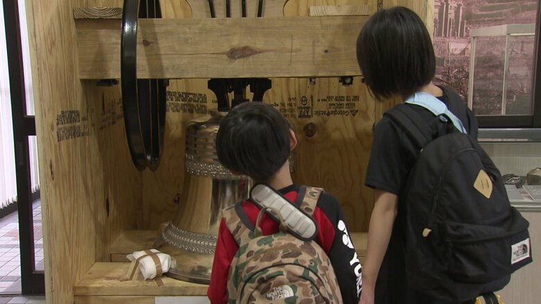 一目見ようと多くの人が見物に訪れている