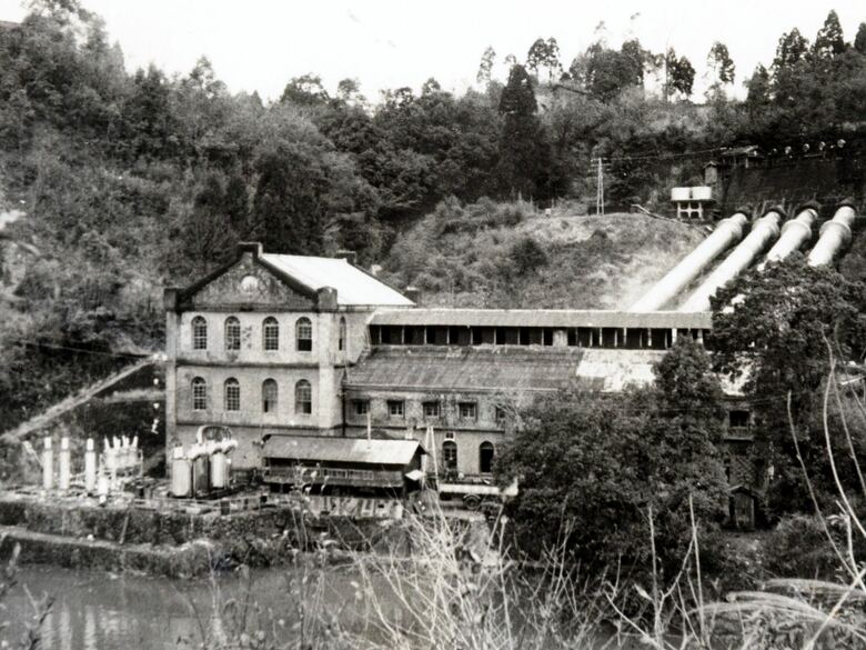 創業時の曾木発電所（伊佐市教育委員会提供）