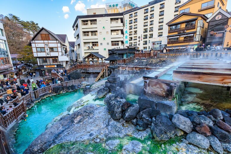 群馬県にある日本を代表する温泉地のひとつ「草津温泉」（画像：イメージ）