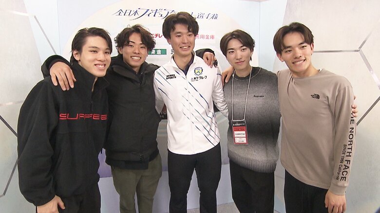 仲間たちと集合写真を撮影（2023年全日本）