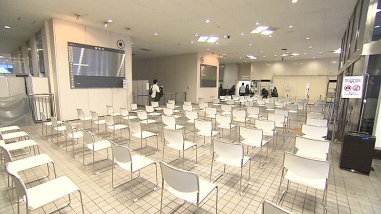 規模拡大に伴い、接種スペースを1階から7階に全て移転。現在1階は待機場所に