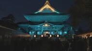 善光寺本堂を5色の光でライトアップ　「長野灯明まつり」はじまる　あたたかいグルメイベントも　23日まで開催